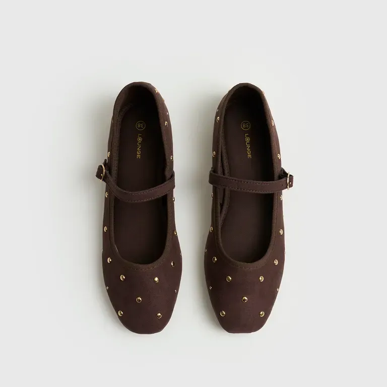 Zapato Ballerina Suede Café Tachas LOUNGE