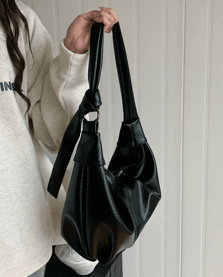 Bolso de cuero plegado